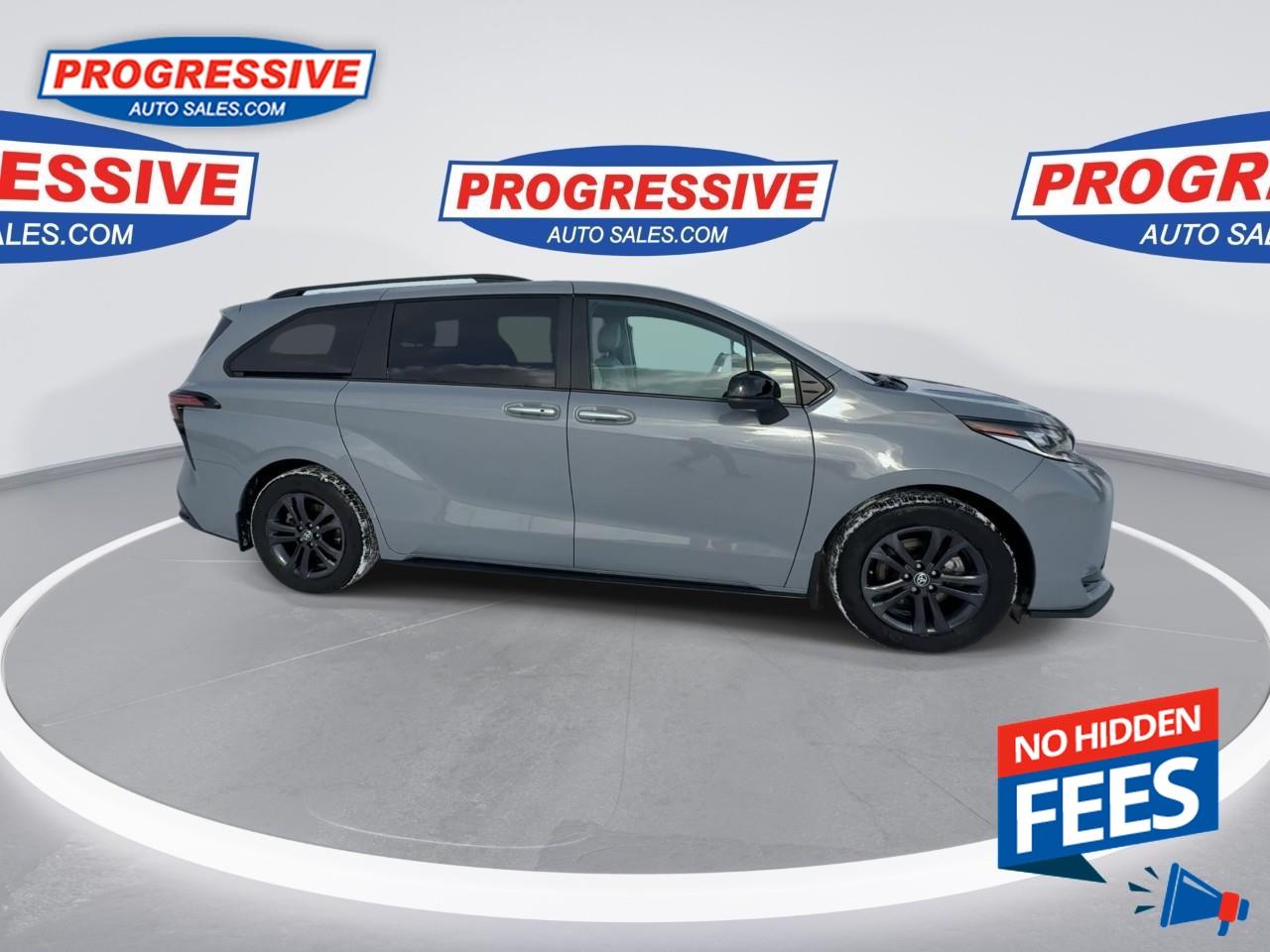 2025 Toyota Sienna LE 8-Passenger Photo