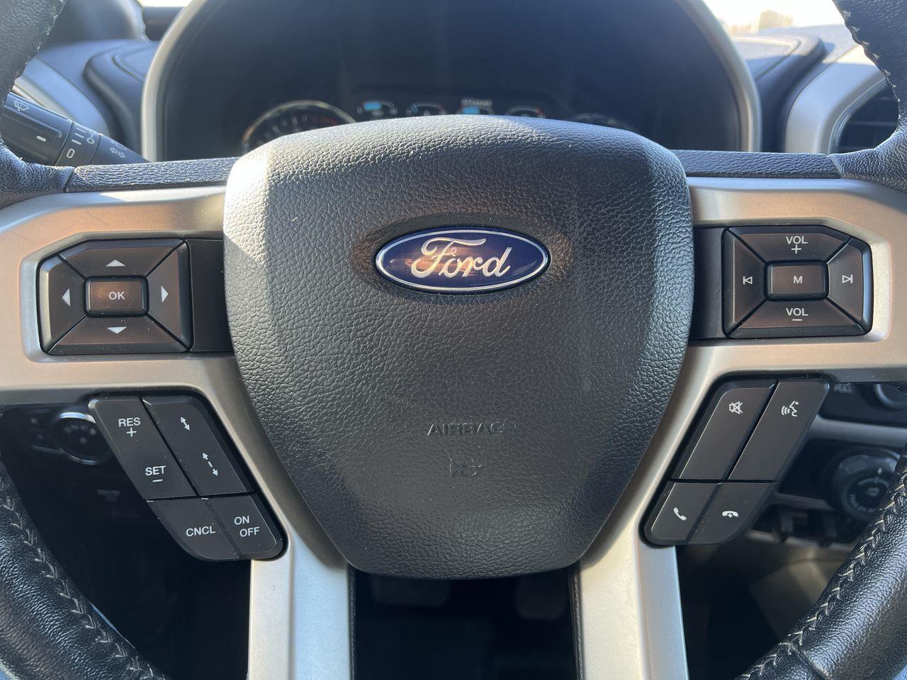 2020 Ford F-150 Lariat 4X4, HEATED SEATS, NAV, MOONROOF, BACK UP CAM!! Photo