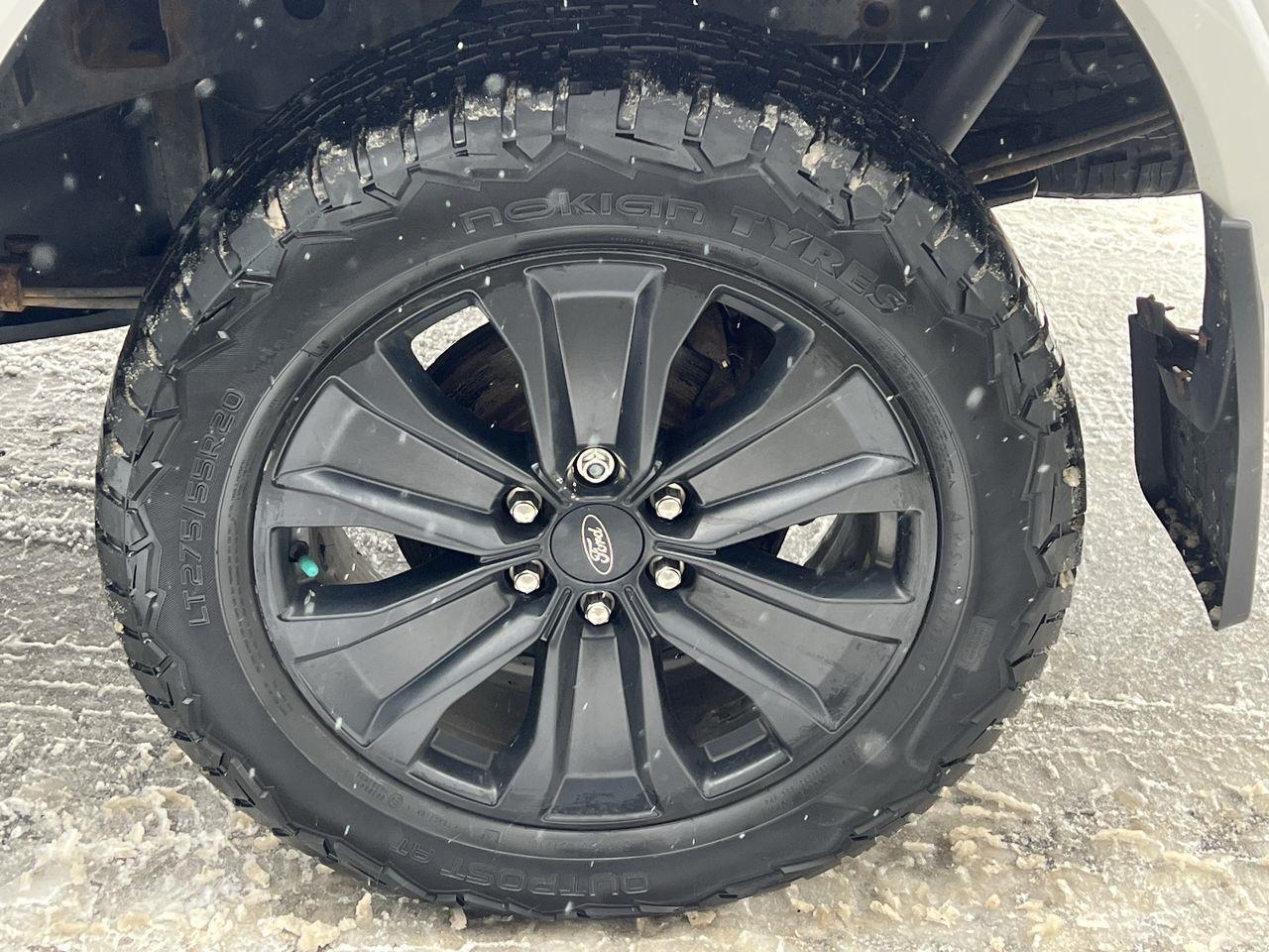 2020 Ford F-150 Lariat 4X4, HEATED SEATS, NAV, MOONROOF, BACK UP CAM!! Photo