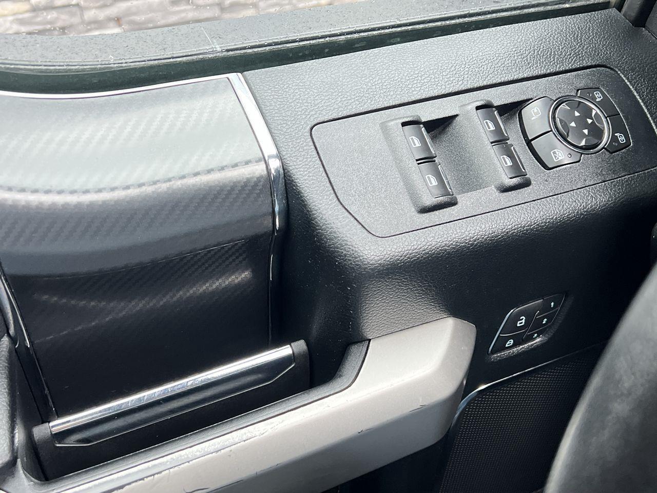 2020 Ford F-150 Lariat 4X4, HEATED SEATS, NAV, MOONROOF, BACK UP CAM!! Photo