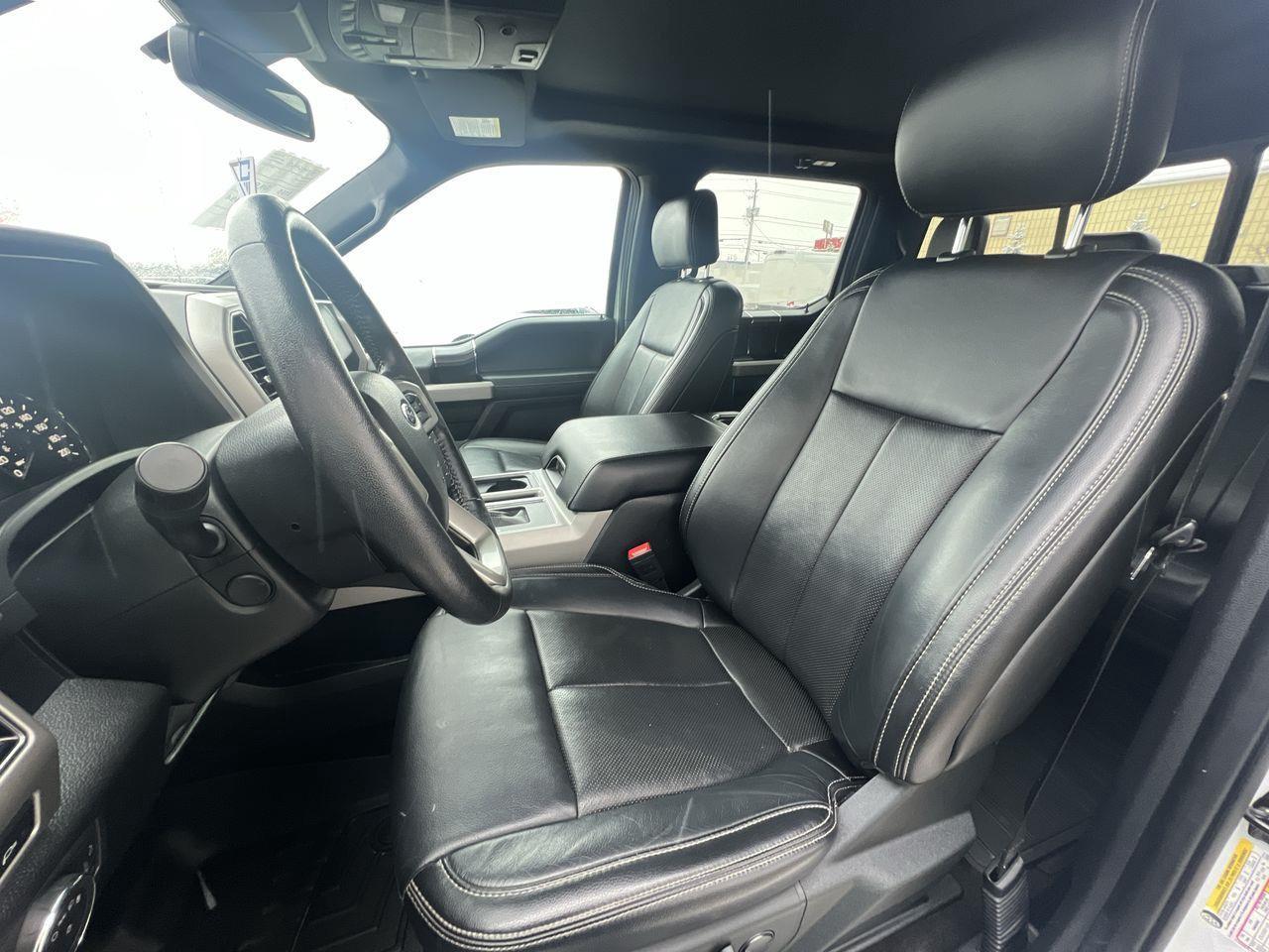 2020 Ford F-150 Lariat 4X4, HEATED SEATS, NAV, MOONROOF, BACK UP CAM!! Photo