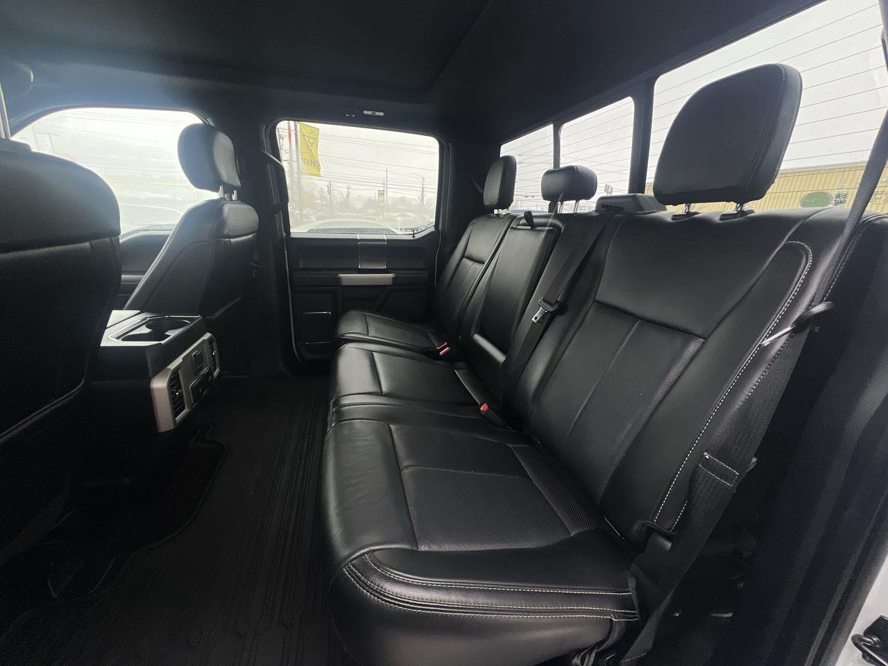 2020 Ford F-150 Lariat 4X4, HEATED SEATS, NAV, MOONROOF, BACK UP CAM!! Photo