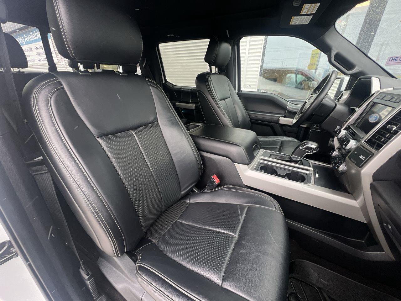 2020 Ford F-150 Lariat 4X4, HEATED SEATS, NAV, MOONROOF, BACK UP CAM!! Photo