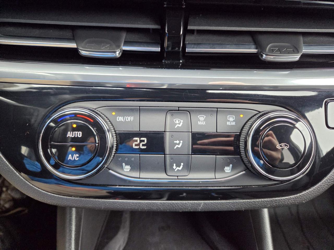 2024 Buick Envista Sport Touring One Owner | Convenience Package | 18" Wheels Photo