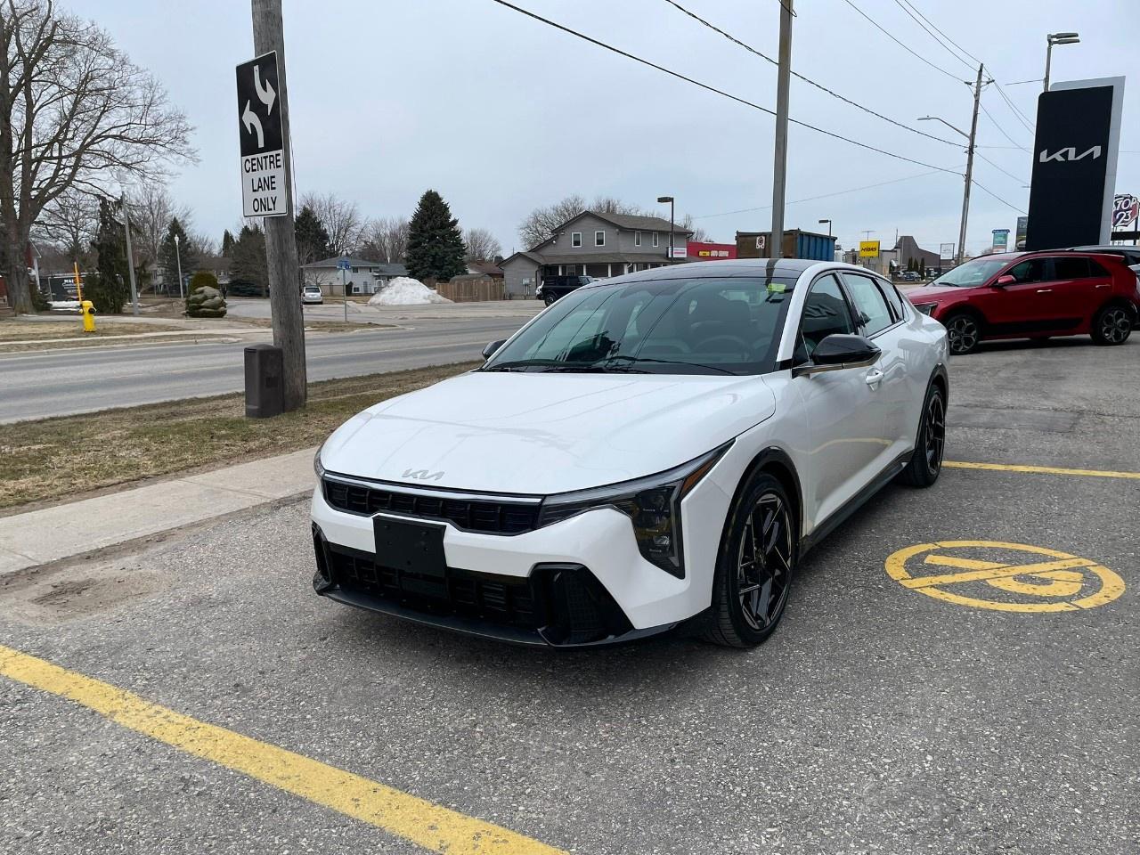 2025 Kia K4 GT-Line Turbo FWD Photo3