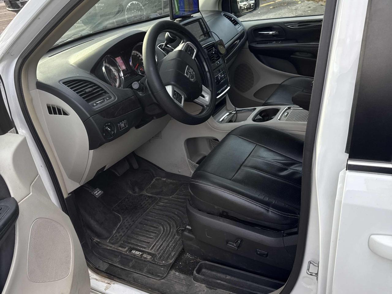 2016 Dodge Grand Caravan Crew Plus Photo3