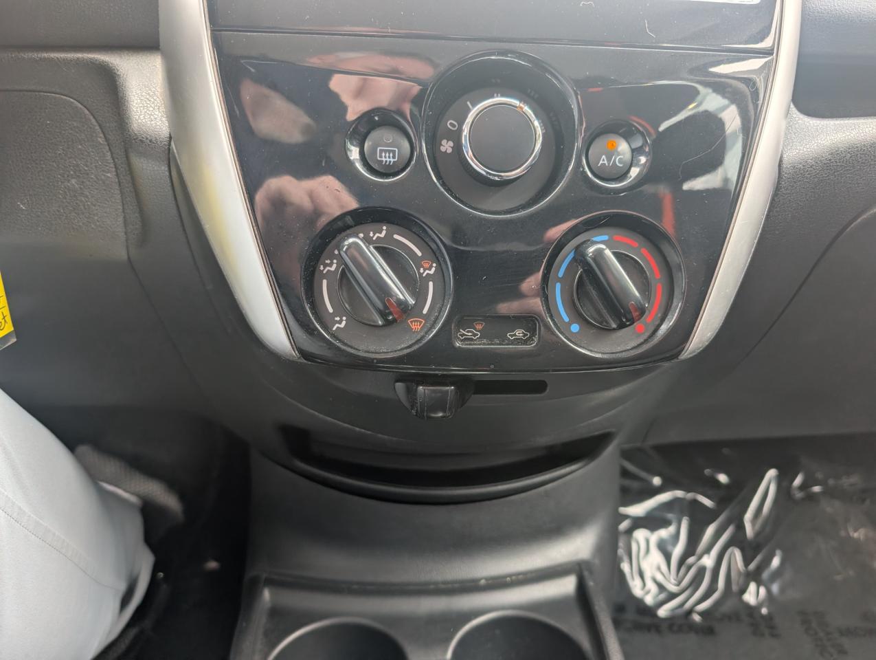 2015 Nissan Versa Note SR Photo