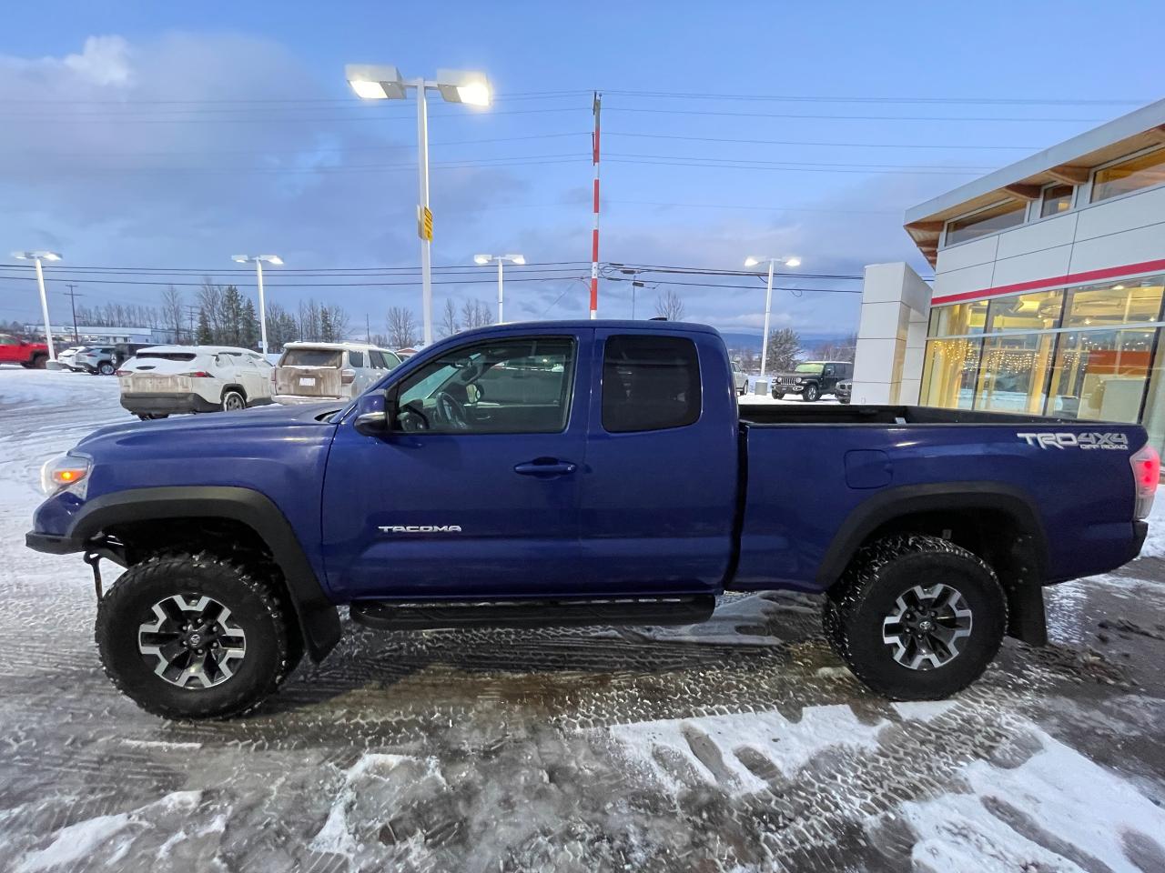 2023 Toyota Tacoma TRD Off Road Photo3