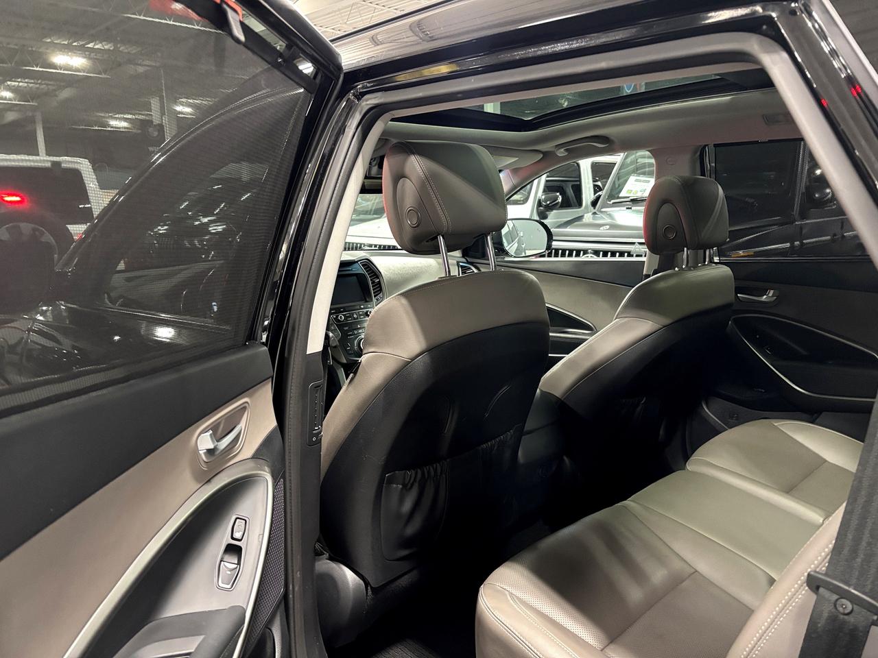 2017 Hyundai Santa Fe XL Limited AWD|7PASSENGER|NAV|INFINITYAUDIO|LEATHER|+ Photo