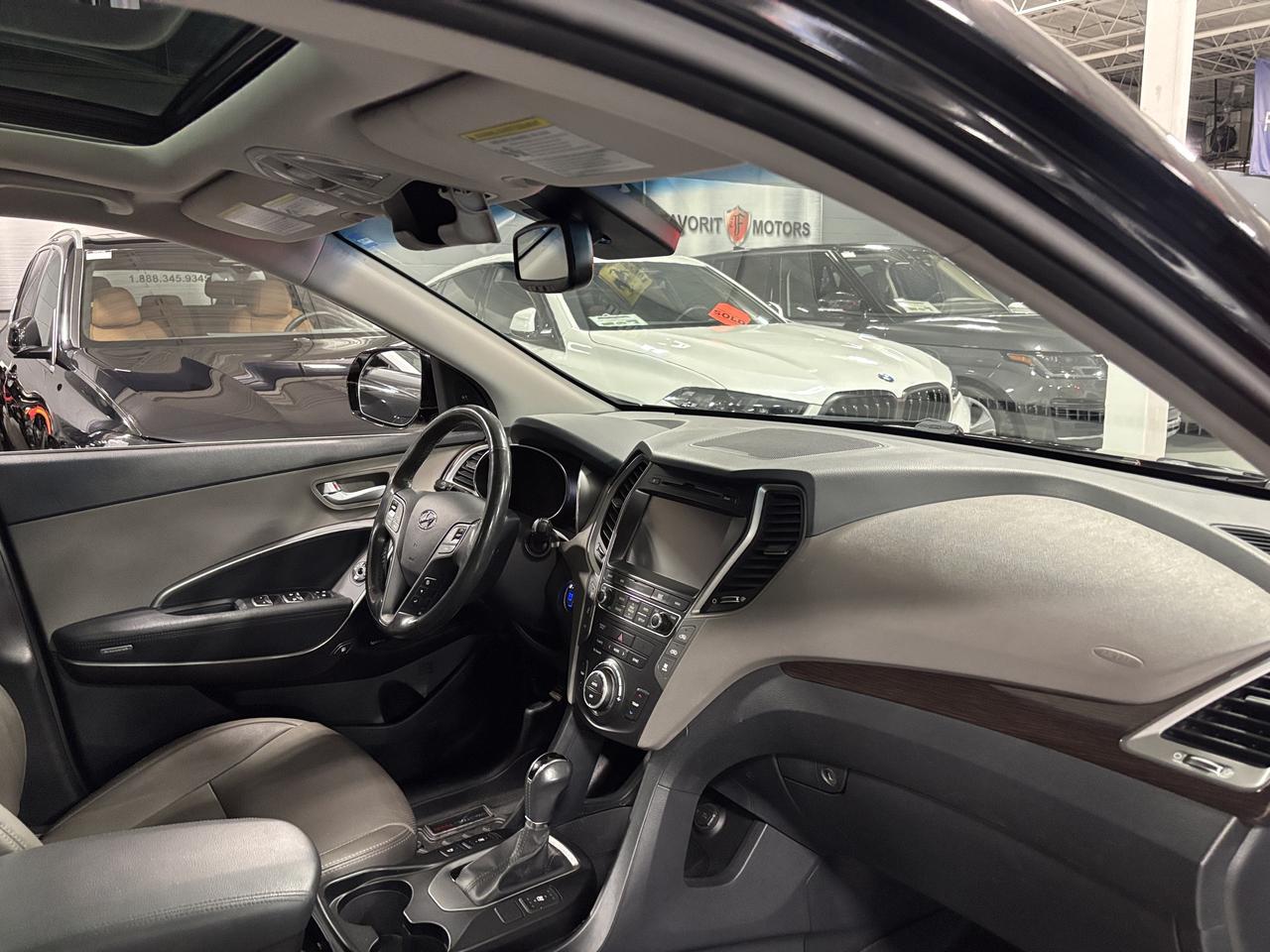 2017 Hyundai Santa Fe XL Limited AWD|7PASSENGER|NAV|INFINITYAUDIO|LEATHER|+ Photo