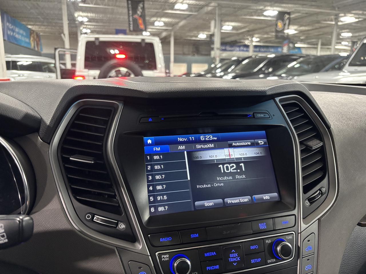 2017 Hyundai Santa Fe XL Limited AWD|7PASSENGER|NAV|INFINITYAUDIO|LEATHER|+ Photo