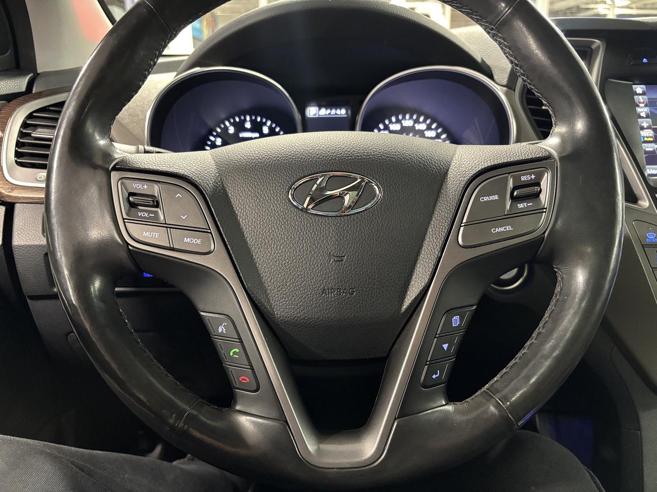 2017 Hyundai Santa Fe XL Limited AWD|7PASSENGER|NAV|INFINITYAUDIO|LEATHER|+ Photo