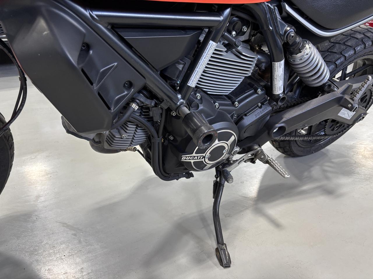 2016 Ducati Scrambler SIXTY2 | ATOMIC TANGERINE | BREMBO BRAKES | +++ - Photo #9