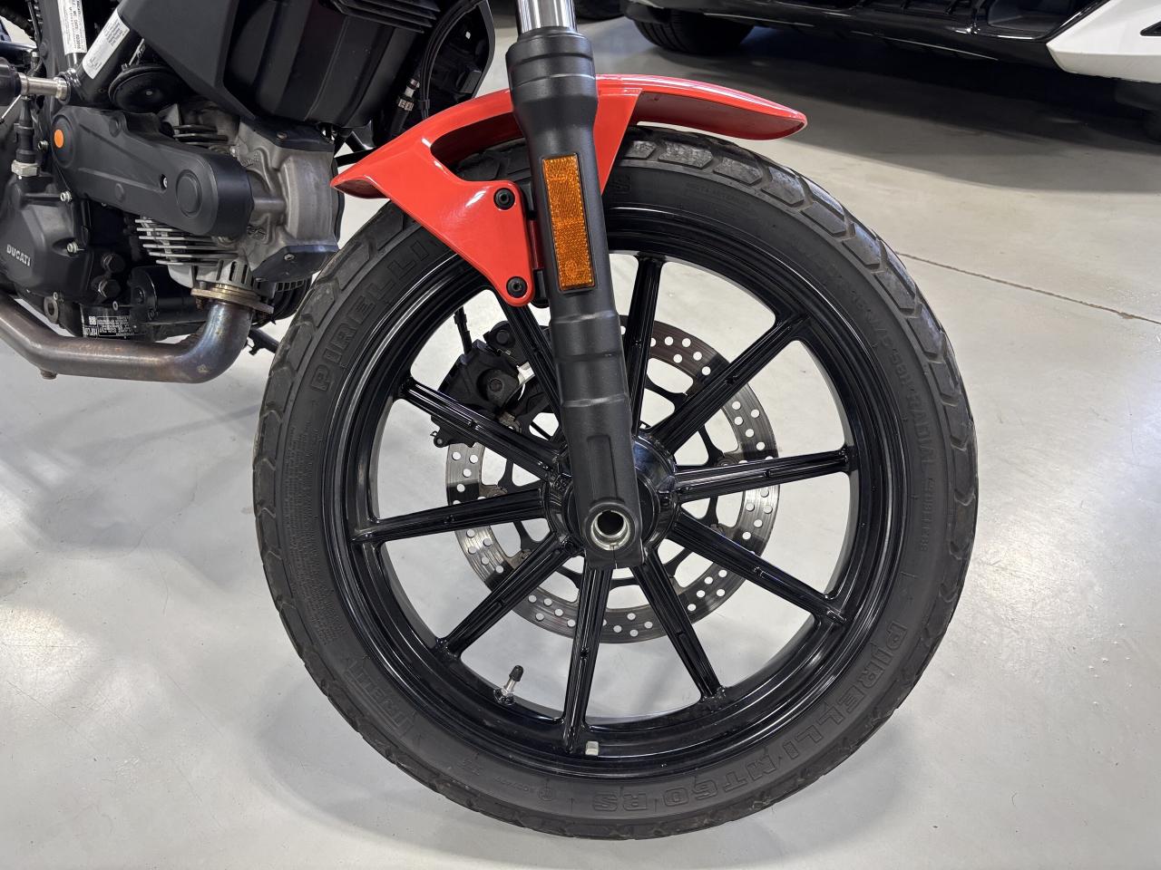 2016 Ducati Scrambler SIXTY2 | ATOMIC TANGERINE | BREMBO BRAKES | +++ - Photo #10