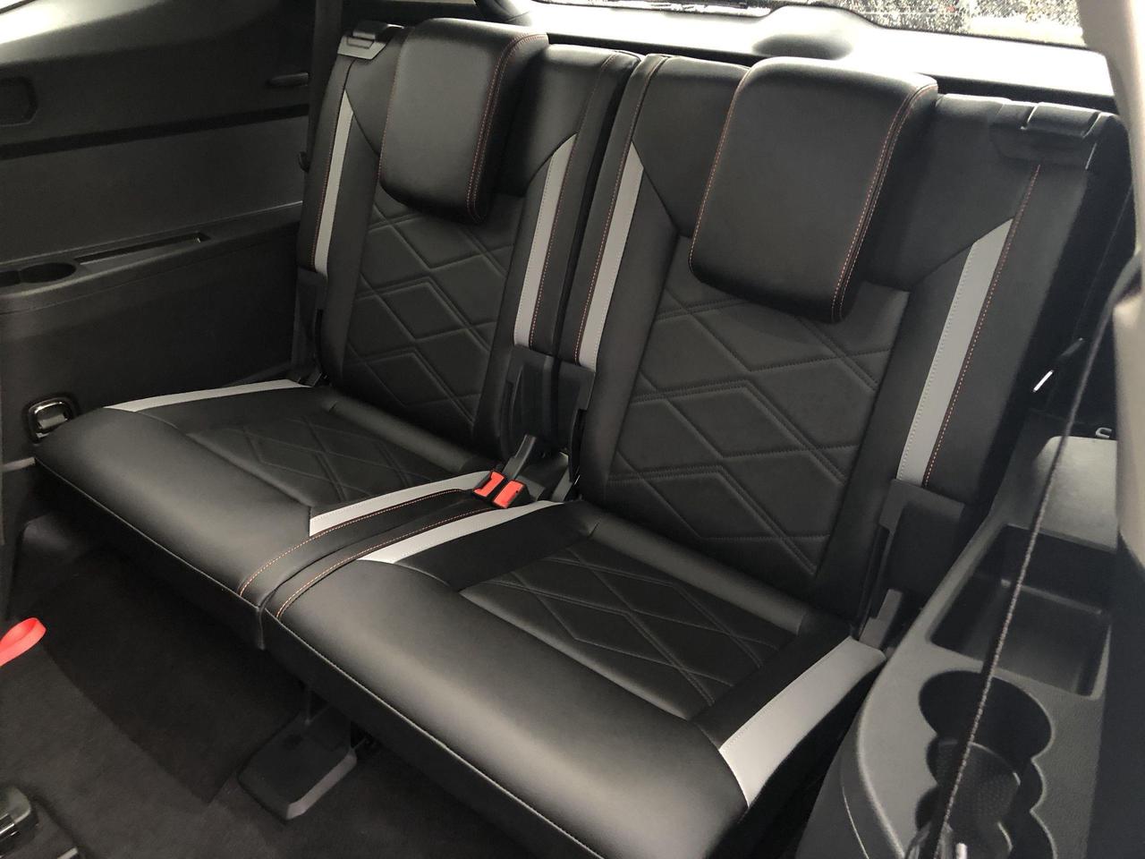 2025 Volkswagen Atlas 2.0 TSI Peak Edition LIKE NEW!!  PEAK EDITION, LEA Photo