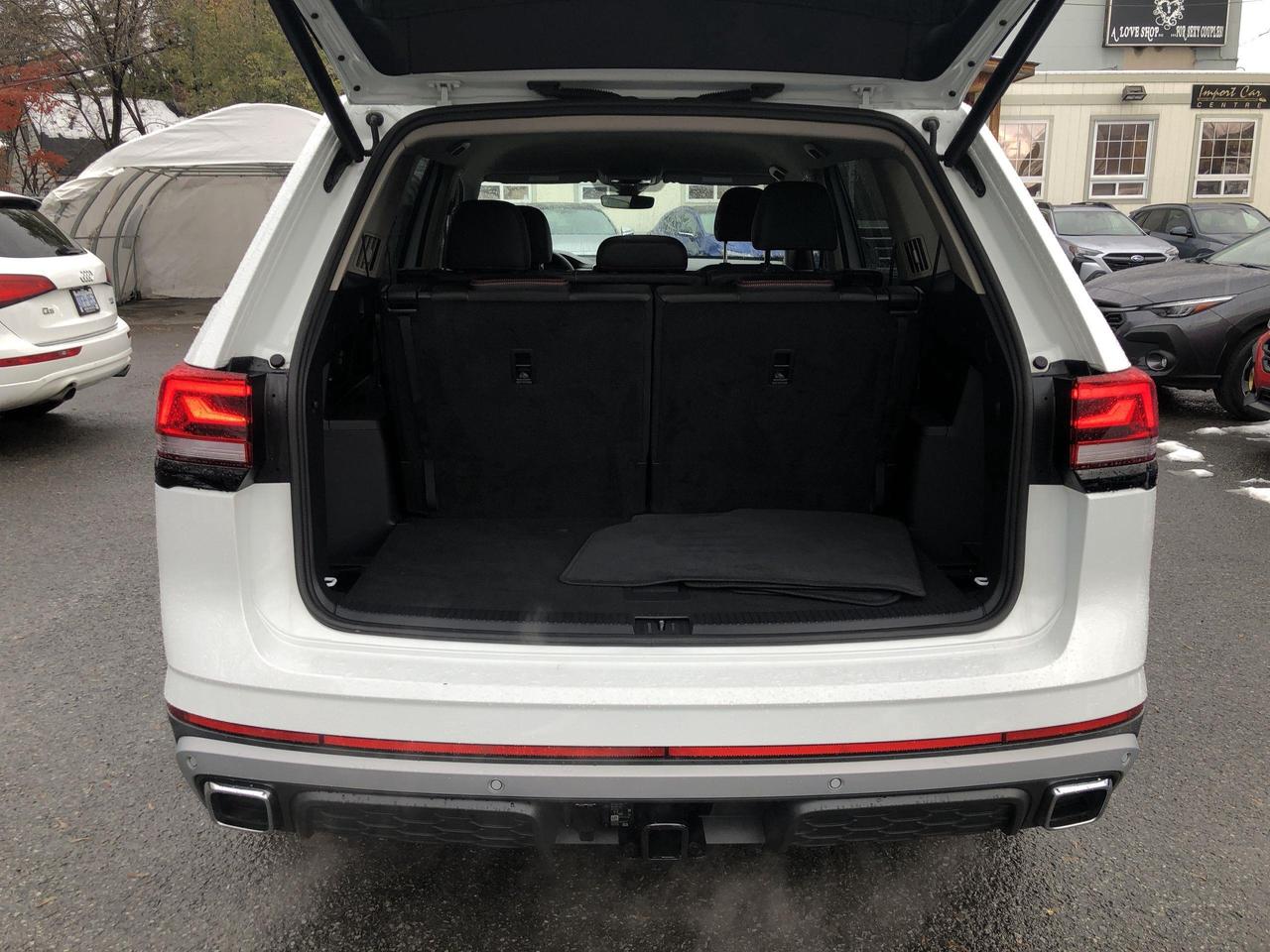 2025 Volkswagen Atlas 2.0 TSI Peak Edition LIKE NEW!!  PEAK EDITION, LEA Photo