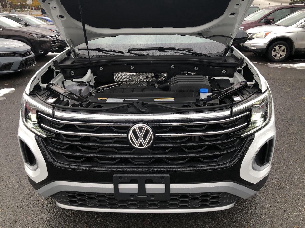2025 Volkswagen Atlas 2.0 TSI Peak Edition LIKE NEW!!  PEAK EDITION, LEA Photo