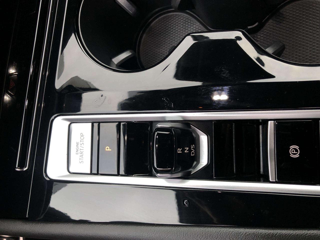 2025 Volkswagen Atlas 2.0 TSI Peak Edition LIKE NEW!!  PEAK EDITION, LEATHERETTE, HTD. & VENTED SEATS, REAR SUNSHADES Photo