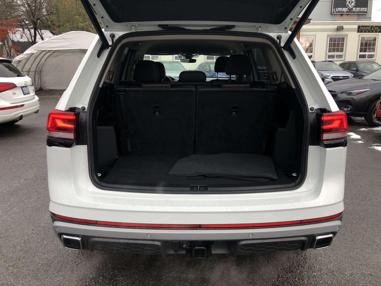 2025 Volkswagen Atlas 2.0 TSI Peak Edition LIKE NEW!!  PEAK EDITION, LEATHERETTE, HTD. & VENTED SEATS, REAR SUNSHADES Photo