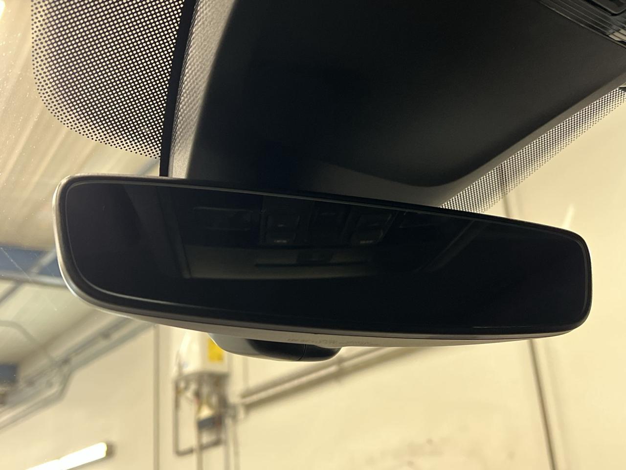 2021 Volkswagen Tiguan HIGHLINE RLINE AWD | HTD LEATHER | PANO ROOF | NAV Photo