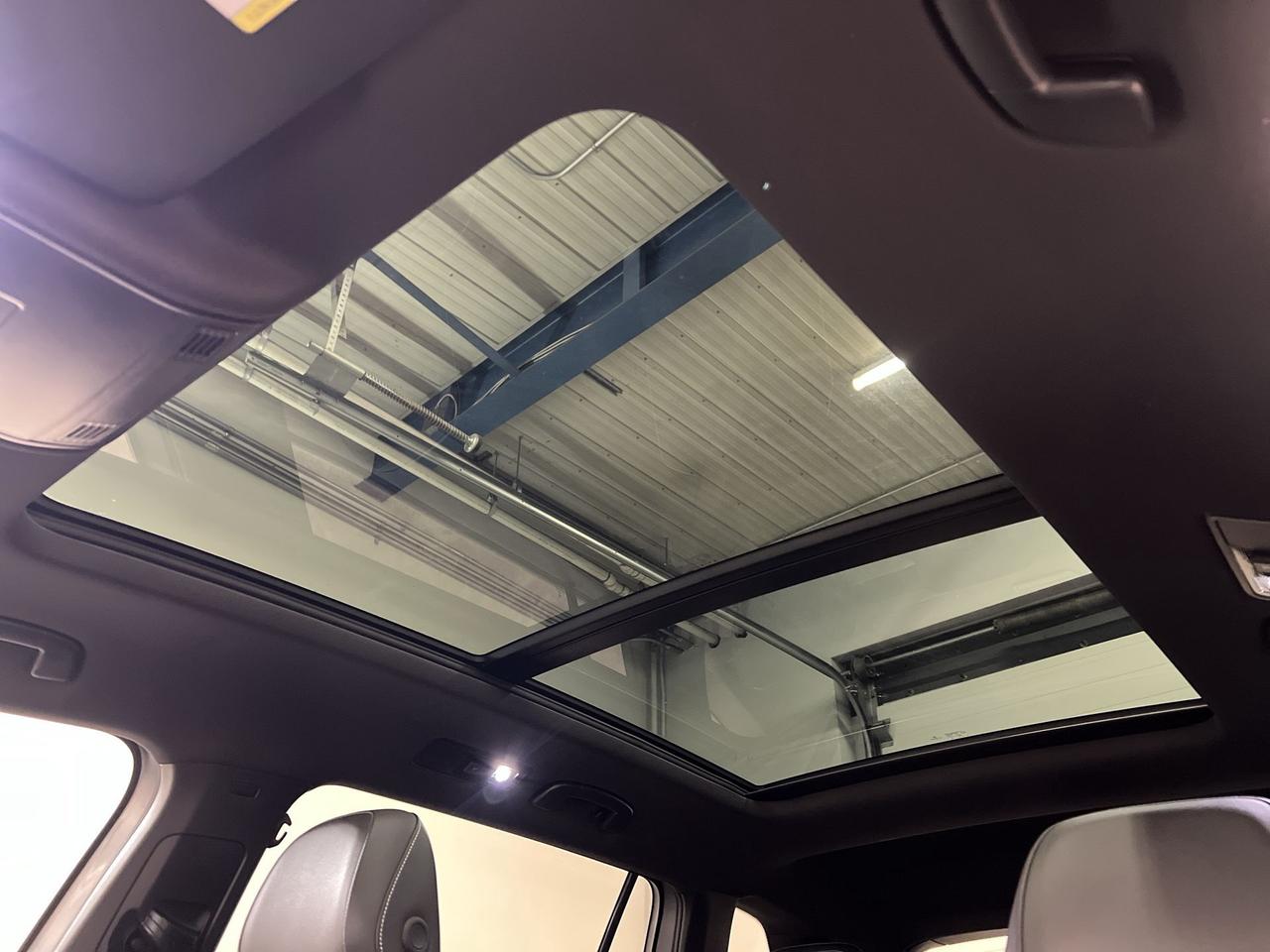 2021 Volkswagen Tiguan HIGHLINE RLINE AWD | HTD LEATHER | PANO ROOF | NAV Photo