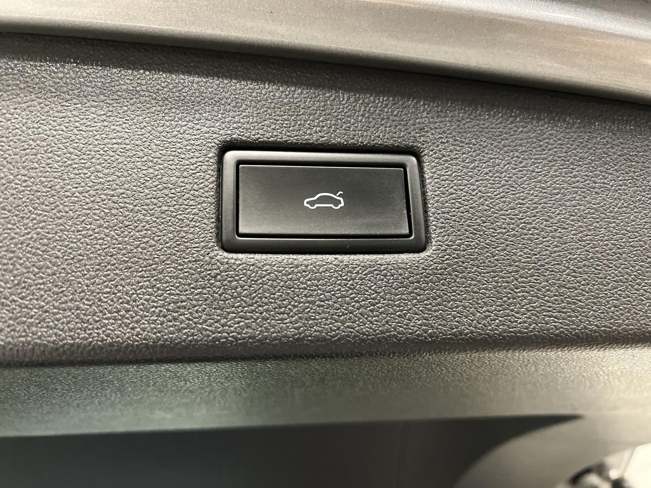 2021 Volkswagen Tiguan HIGHLINE RLINE AWD | HTD LEATHER | PANO ROOF | NAV Photo