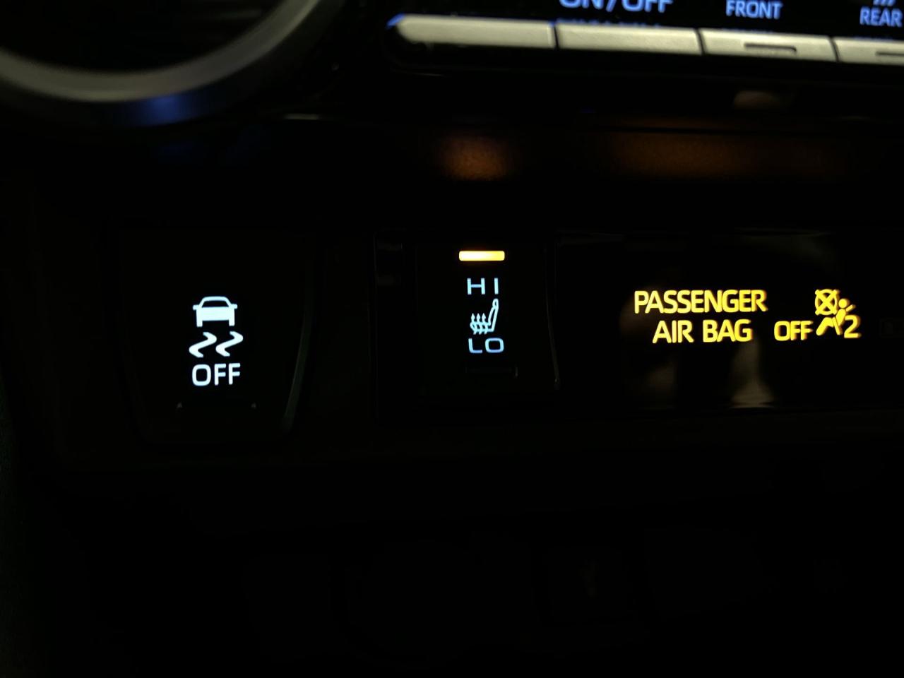 2022 Toyota RAV4 AWD | ONLY 35,000KMS! | HTD SEATS | CARPLAY | A/C Photo