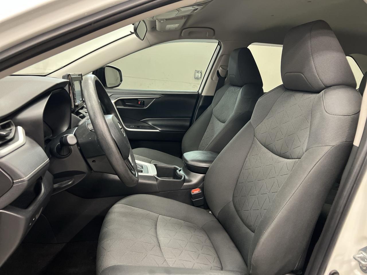 2022 Toyota RAV4 AWD | ONLY 35,000KMS! | HTD SEATS | CARPLAY | A/C Photo