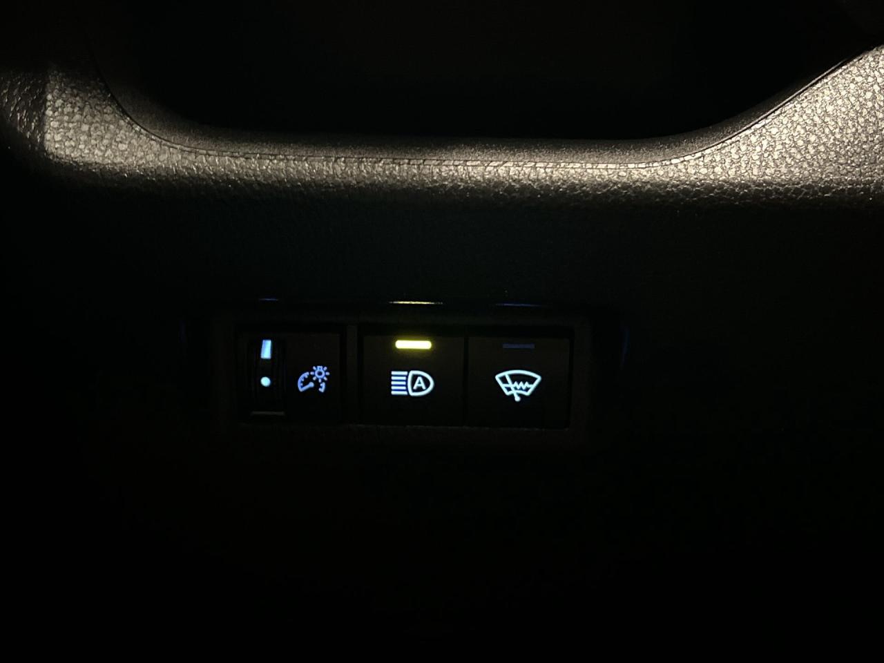 2022 Toyota RAV4 AWD | ONLY 35,000KMS! | HTD SEATS | CARPLAY | A/C Photo