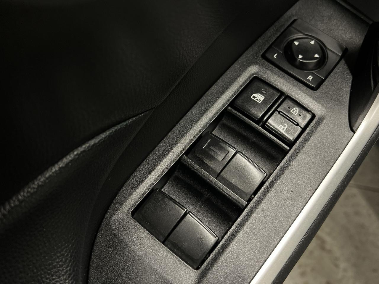 2022 Toyota RAV4 AWD | ONLY 35,000KMS! | HTD SEATS | CARPLAY | A/C Photo