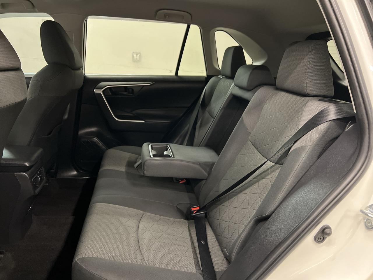 2022 Toyota RAV4 AWD | ONLY 35,000KMS! | HTD SEATS | CARPLAY | A/C Photo