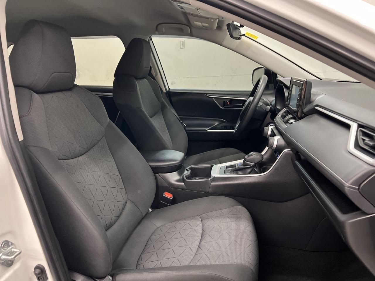 2022 Toyota RAV4 AWD | ONLY 35,000KMS! | HTD SEATS | CARPLAY | A/C Photo