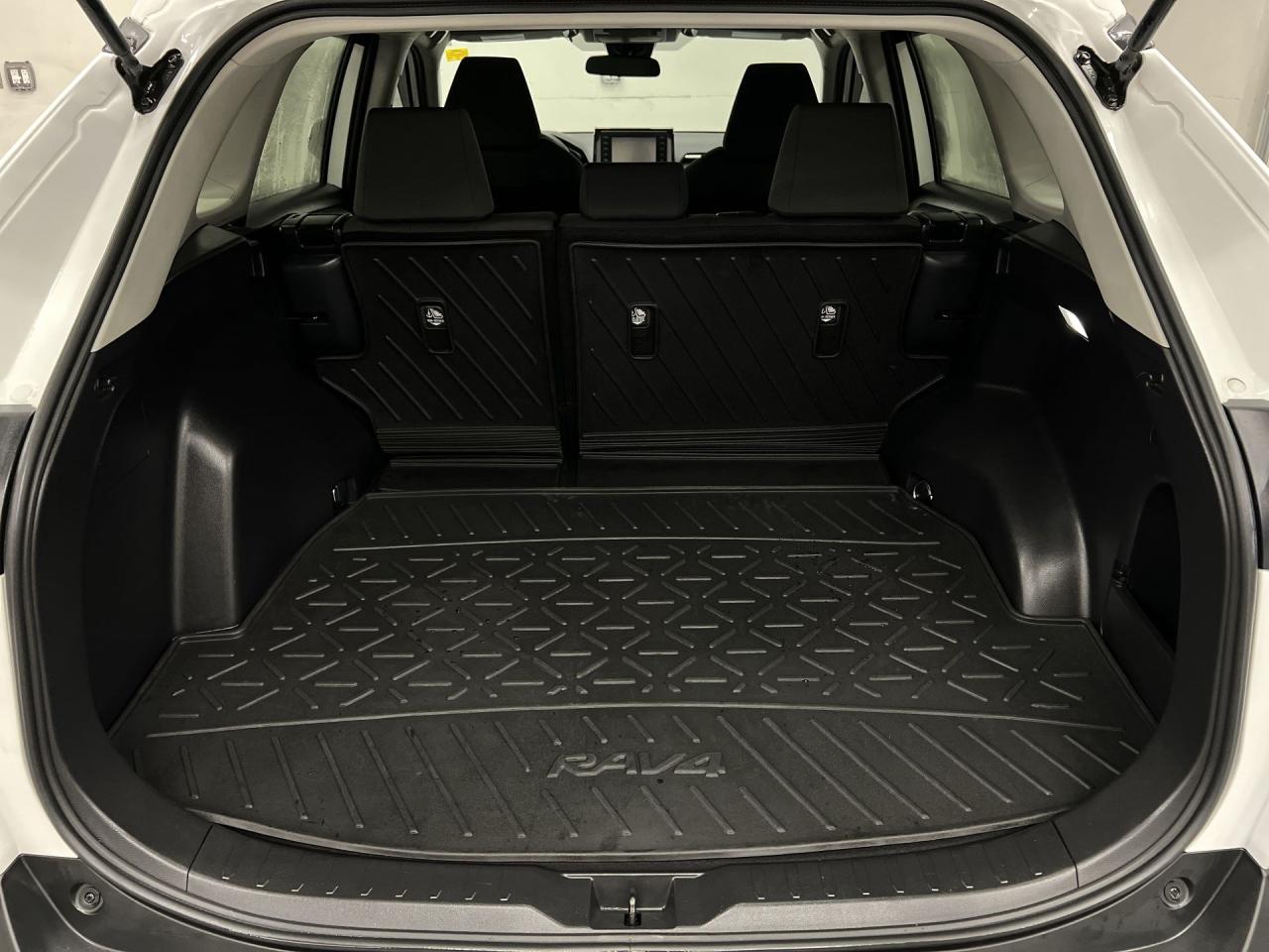 2022 Toyota RAV4 AWD | ONLY 35,000KMS! | HTD SEATS | CARPLAY | A/C Photo