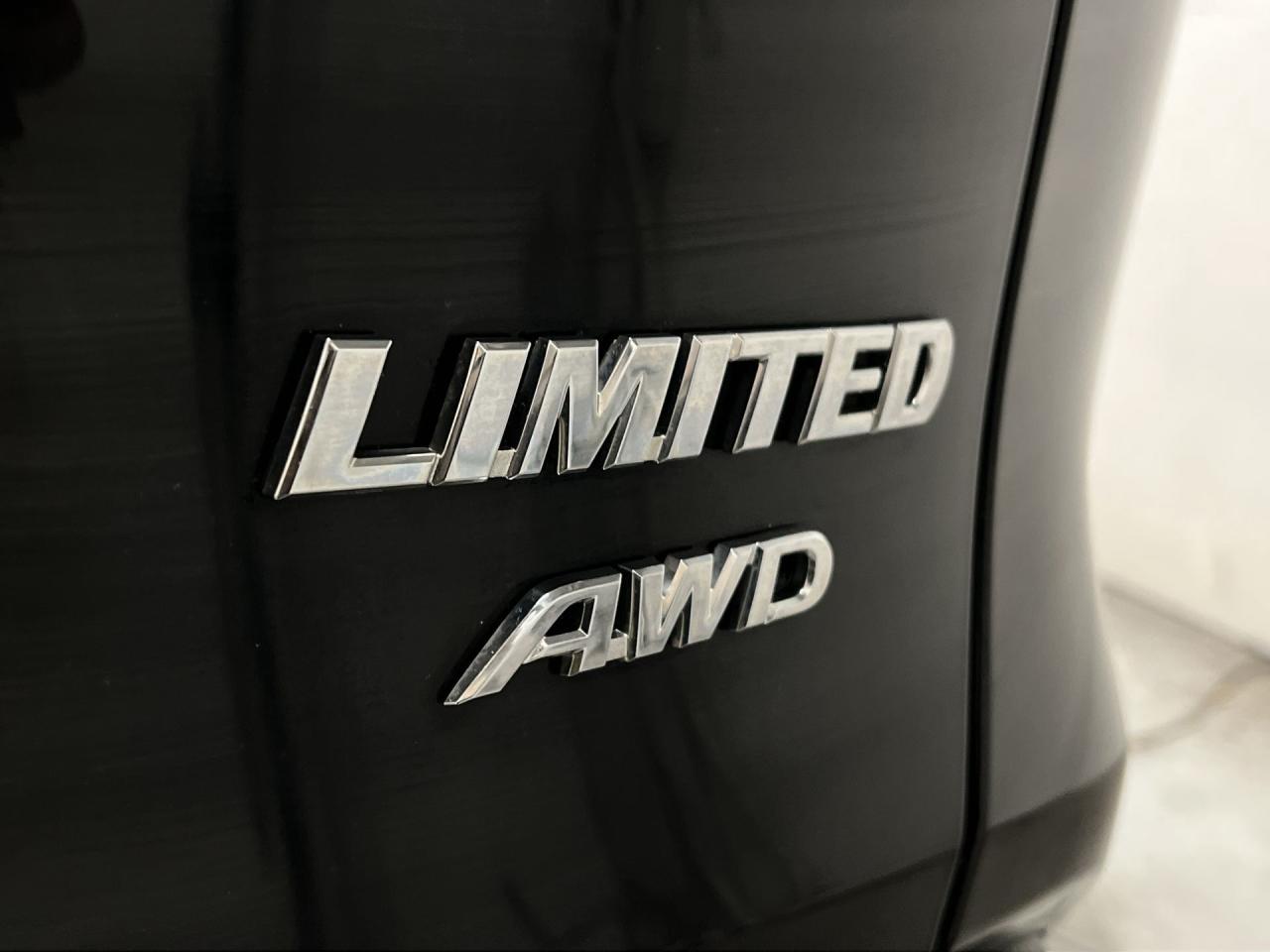 2020 Toyota RAV4 LIMITED AWD | ONLY 45,000KMS! | LEATHER | SUNROOF Photo