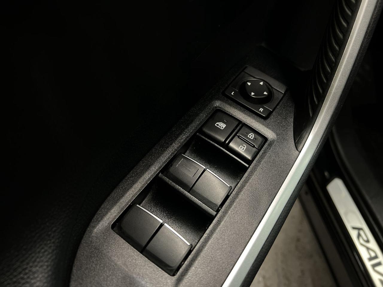 2020 Toyota RAV4 LIMITED AWD | ONLY 45,000KMS! | LEATHER | SUNROOF Photo