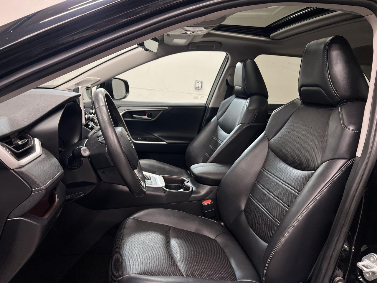 2020 Toyota RAV4 LIMITED AWD | ONLY 45,000KMS! | LEATHER | SUNROOF Photo