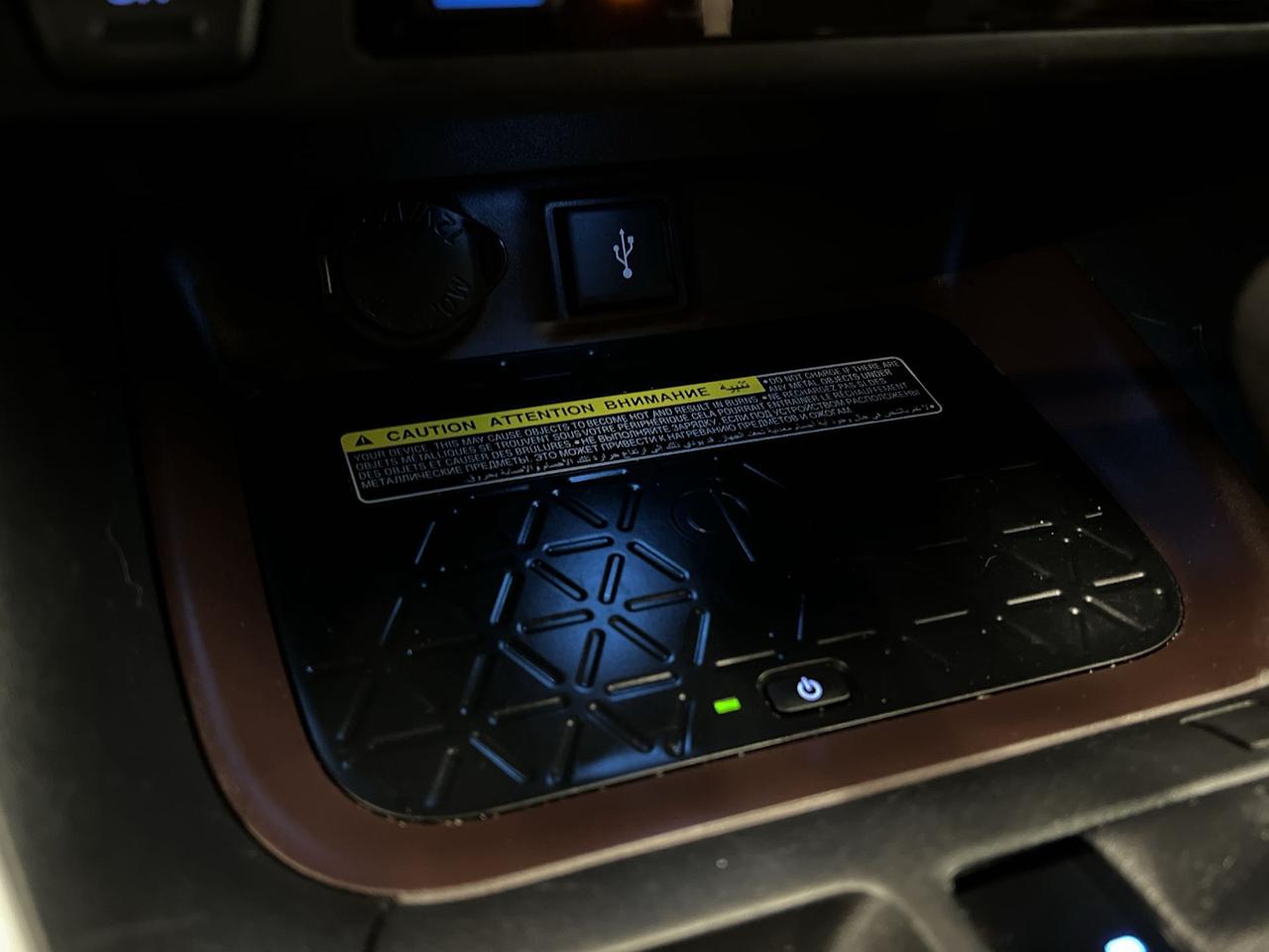 2020 Toyota RAV4 LIMITED AWD | ONLY 45,000KMS! | LEATHER | SUNROOF Photo