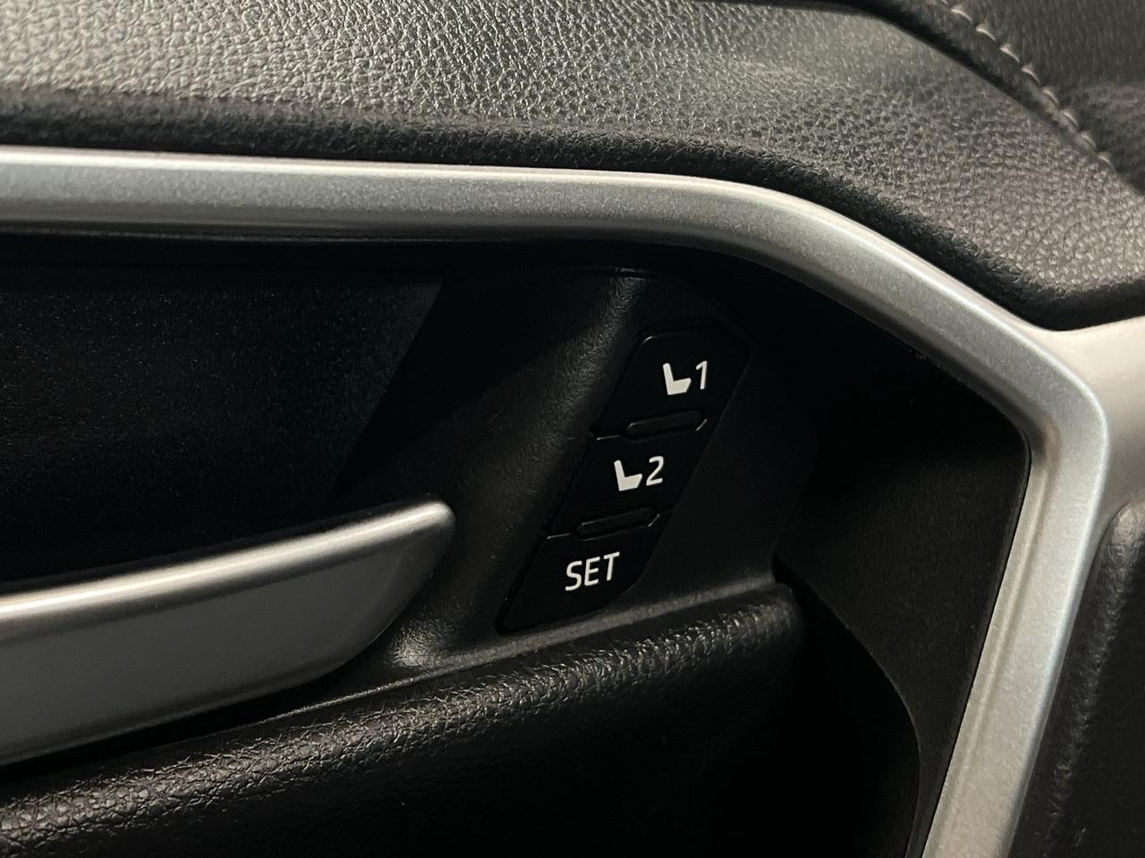 2020 Toyota RAV4 LIMITED AWD | ONLY 45,000KMS! | LEATHER | SUNROOF Photo