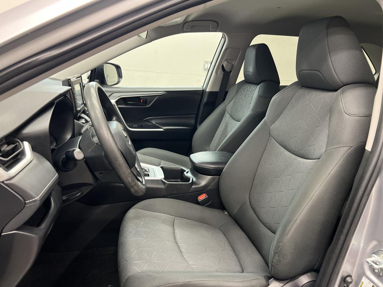 2022 Toyota RAV4 AWD | ONLY 35,000KMS! | CARPLAY | HTD SEATS | A/C Photo