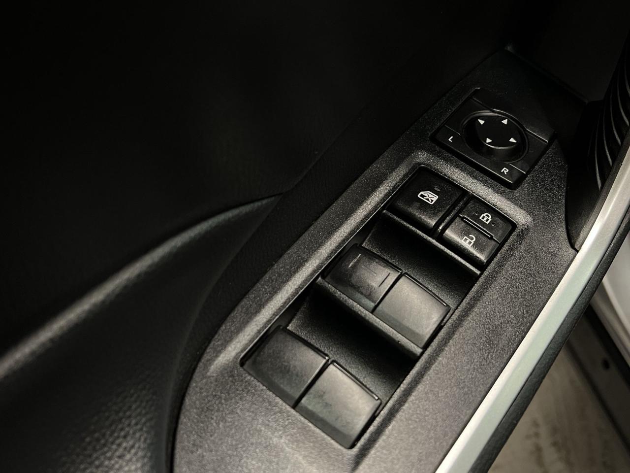 2022 Toyota RAV4 AWD | ONLY 35,000KMS! | CARPLAY | HTD SEATS | A/C Photo