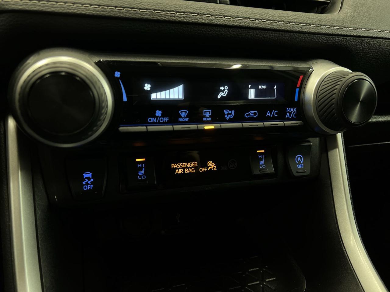 2022 Toyota RAV4 AWD | ONLY 35,000KMS! | CARPLAY | HTD SEATS | A/C Photo