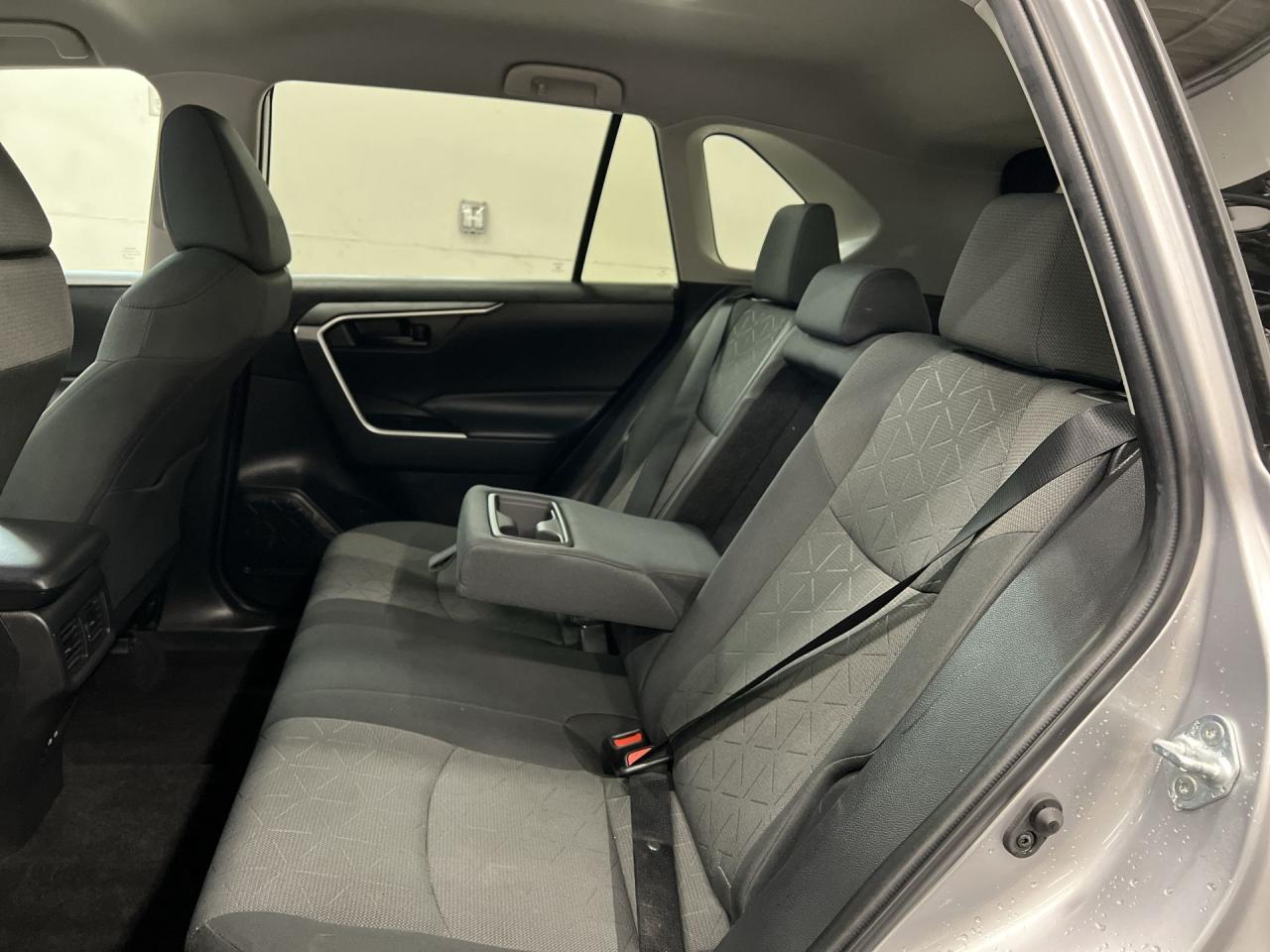 2022 Toyota RAV4 AWD | ONLY 35,000KMS! | CARPLAY | HTD SEATS | A/C Photo