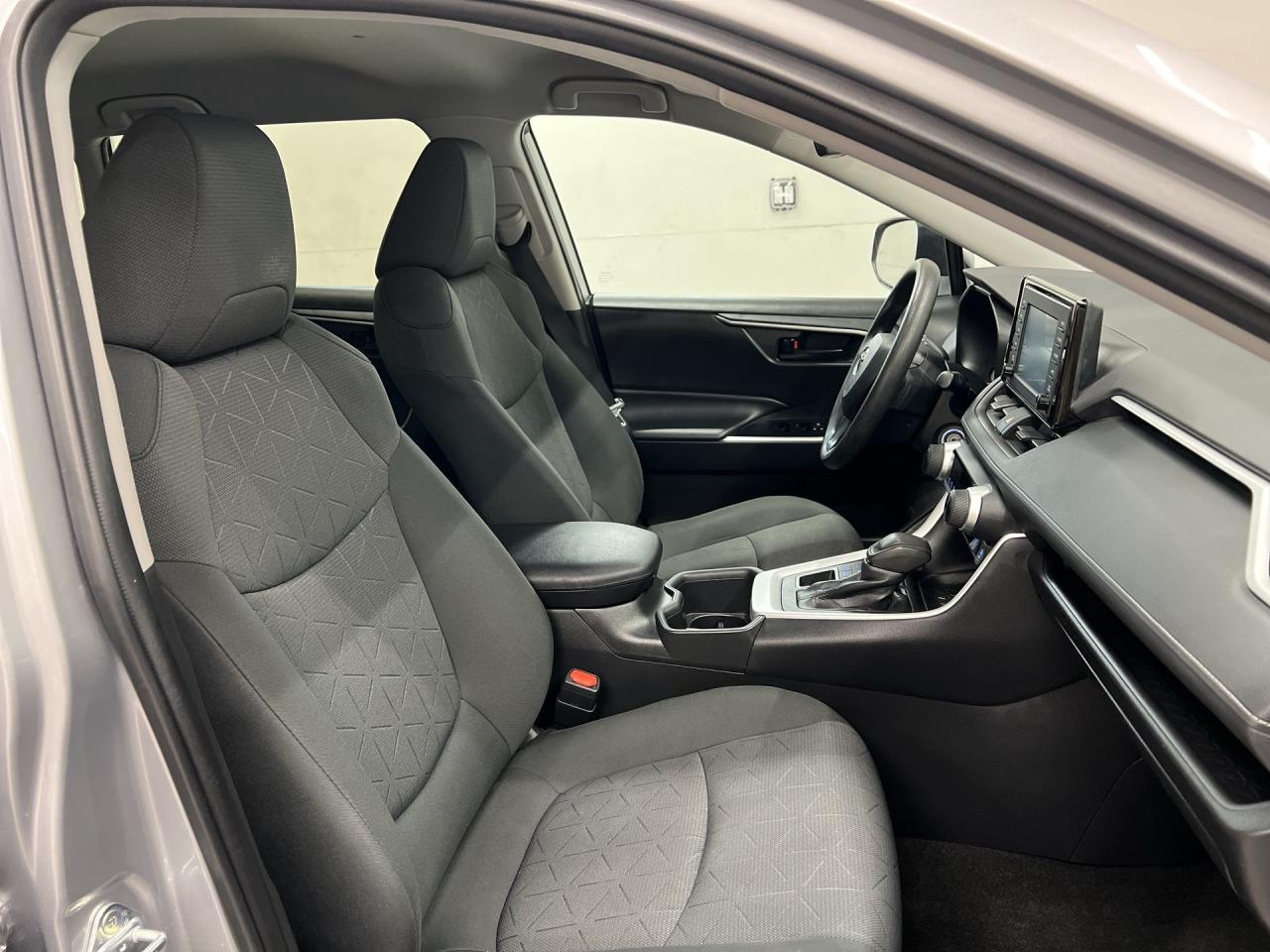 2022 Toyota RAV4 AWD | ONLY 35,000KMS! | CARPLAY | HTD SEATS | A/C Photo