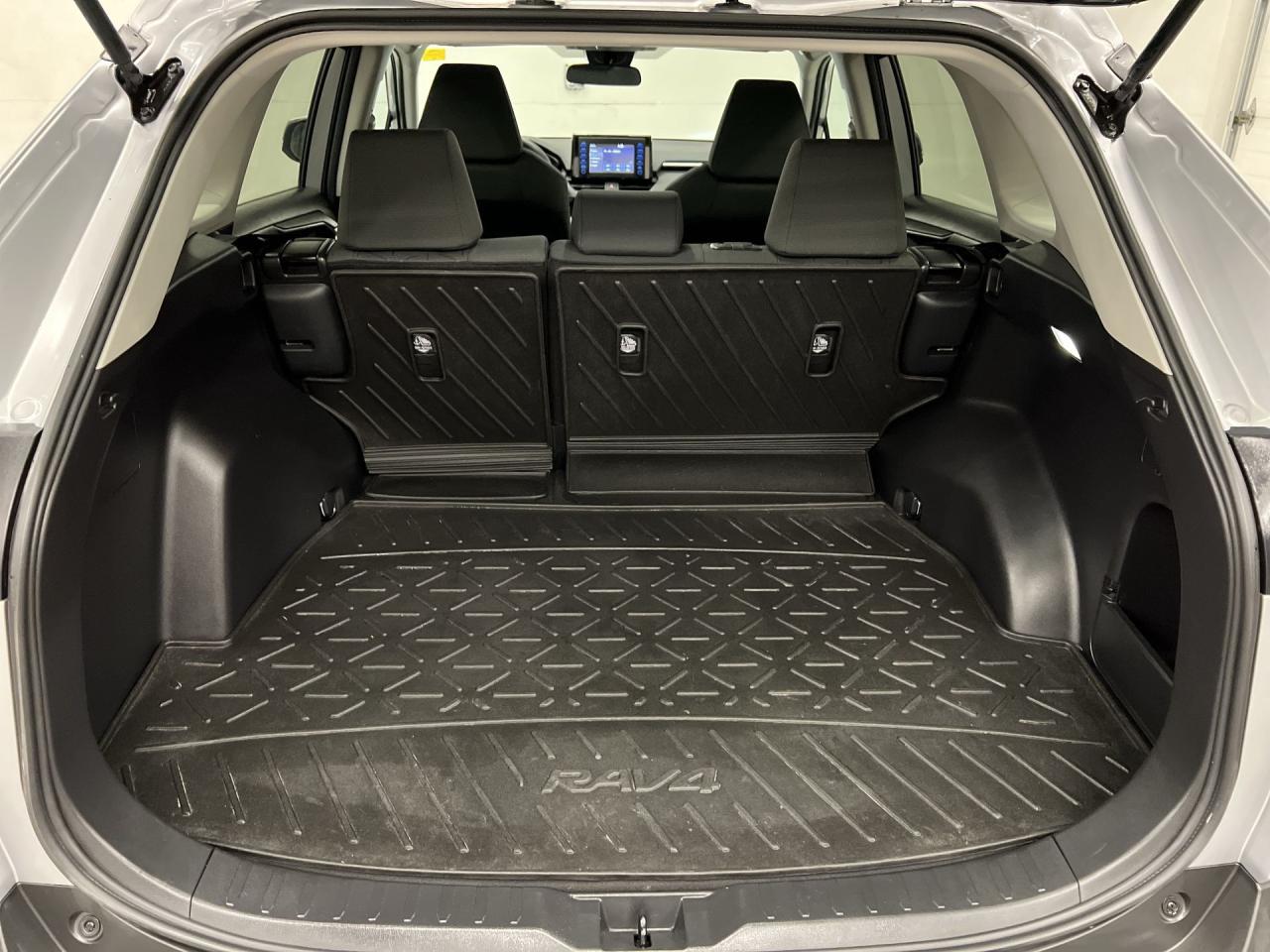 2022 Toyota RAV4 AWD | ONLY 35,000KMS! | CARPLAY | HTD SEATS | A/C Photo