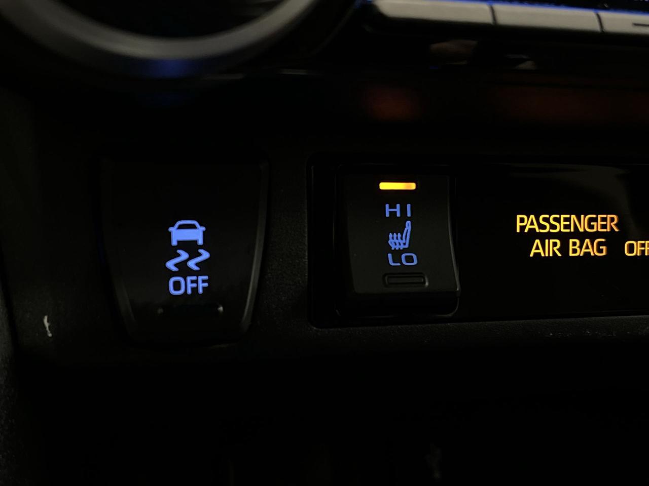 2022 Toyota RAV4 AWD | ONLY 35,000KMS! | CARPLAY | HTD SEATS | A/C Photo