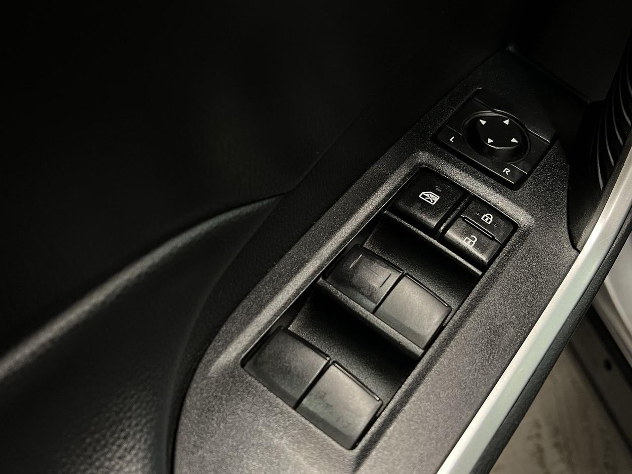 2022 Toyota RAV4 AWD | ONLY 35,000KMS! | CARPLAY | HTD SEATS | A/C Photo
