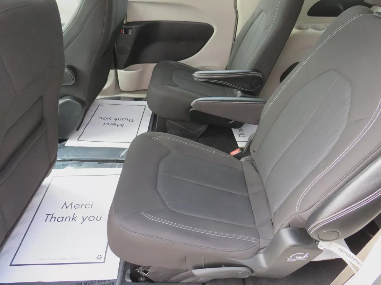 2021 Dodge Grand Caravan SXT (**CLEAN TITLE/NO ACCIDENTS!!**SAFETY/CERTIFIED!!**7 PASSENGER!!**STOW & GO SEATING**ALLOY RIMS**POWER SEATS**DIGITAL TOUCHSCREEN**HEATED SEATS/STEERING WHEEL**PUSH BUTTON START**REVERSE CAMERA**DUAL CLIMATE CONTROL**BLUETOOTH**CRUISE CONTROL**) Photo