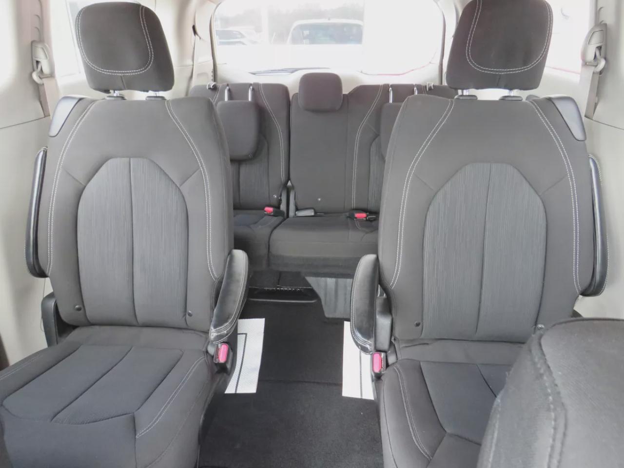 2021 Dodge Grand Caravan SXT (**CLEAN TITLE/NO ACCIDENTS!!**SAFETY/CERTIFIED!!**7 PASSENGER!!**STOW & GO SEATING**ALLOY RIMS**POWER SEATS**DIGITAL TOUCHSCREEN**HEATED SEATS/STEERING WHEEL**PUSH BUTTON START**REVERSE CAMERA**DUAL CLIMATE CONTROL**BLUETOOTH**CRUISE CONTROL**) Photo