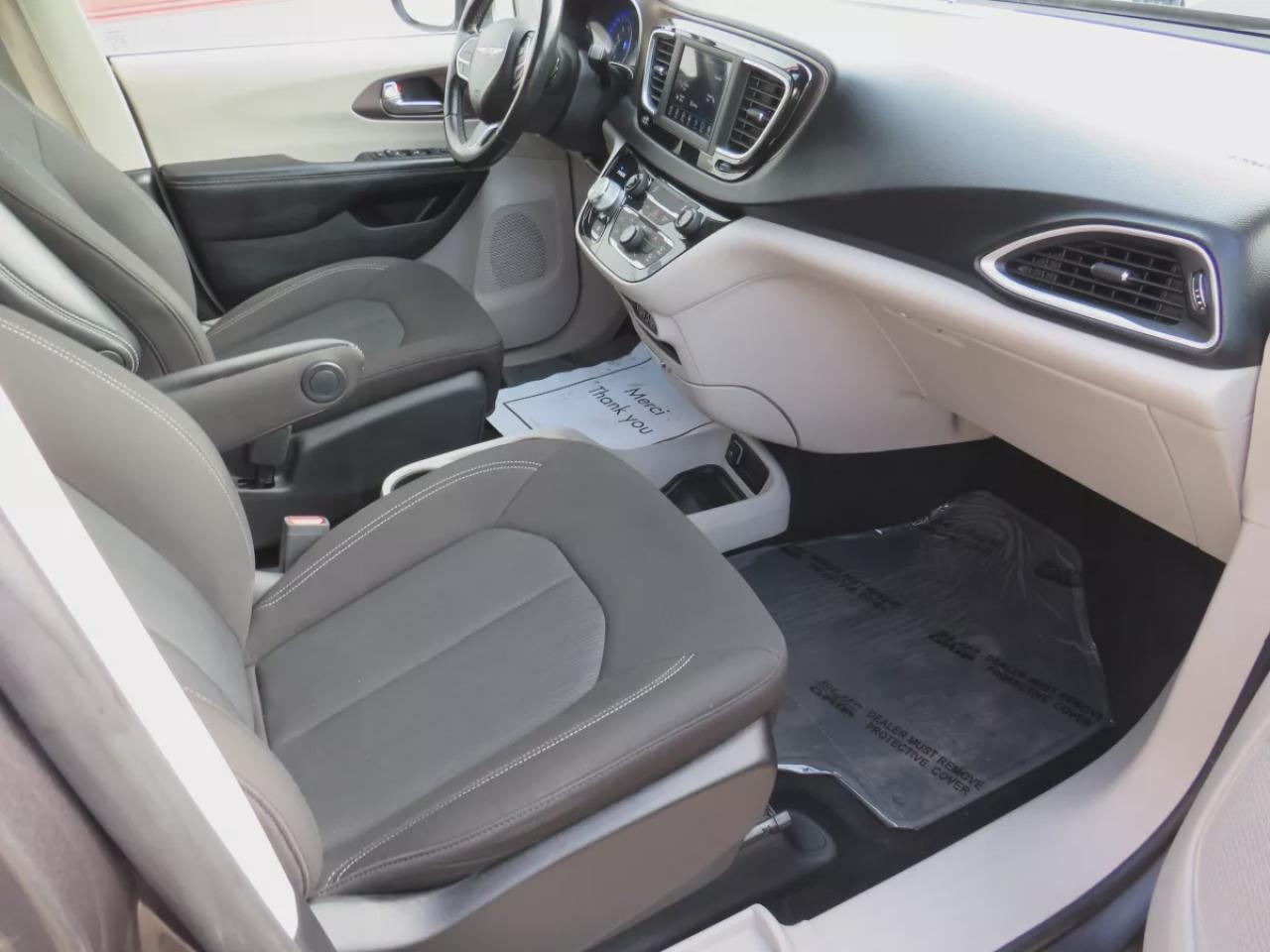 2021 Dodge Grand Caravan SXT (**CLEAN TITLE/NO ACCIDENTS!!**SAFETY/CERTIFIED!!**7 PASSENGER!!**STOW & GO SEATING**ALLOY RIMS**POWER SEATS**DIGITAL TOUCHSCREEN**HEATED SEATS/STEERING WHEEL**PUSH BUTTON START**REVERSE CAMERA**DUAL CLIMATE CONTROL**BLUETOOTH**CRUISE CONTROL**) Photo