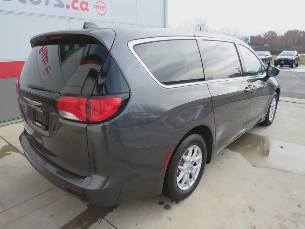 2021 Dodge Grand Caravan SXT (**CLEAN TITLE/NO ACCIDENTS!!**SAFETY/CERTIFIED!!**7 PASSENGER!!**STOW & GO SEATING**ALLOY RIMS**POWER SEATS**DIGITAL TOUCHSCREEN**HEATED SEATS/STEERING WHEEL**PUSH BUTTON START**REVERSE CAMERA**DUAL CLIMATE CONTROL**BLUETOOTH**CRUISE CONTROL**) Photo